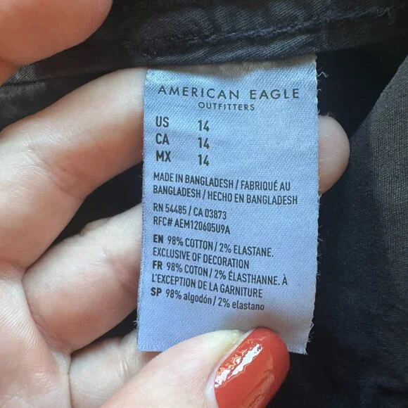 American Eagle 90s Boyfriend Cargo Shorts Black Size 14 NWT - Picture 7 of 10